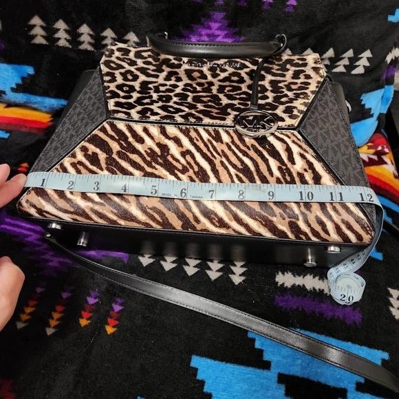 Michael Kors bag, Medium size, brand new. Comes with dust bag. - Picture 10 of 12